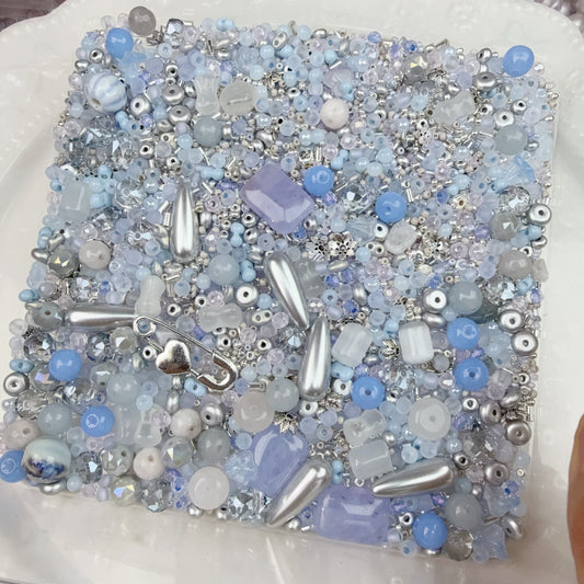 0 0今日新作 水色 シードビーズ混ぜ(0310)