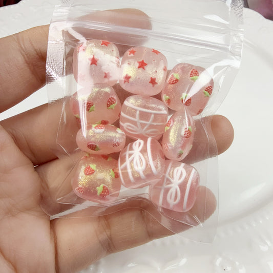 0 0今日新作 ラメ苺パンビーズ(1214)