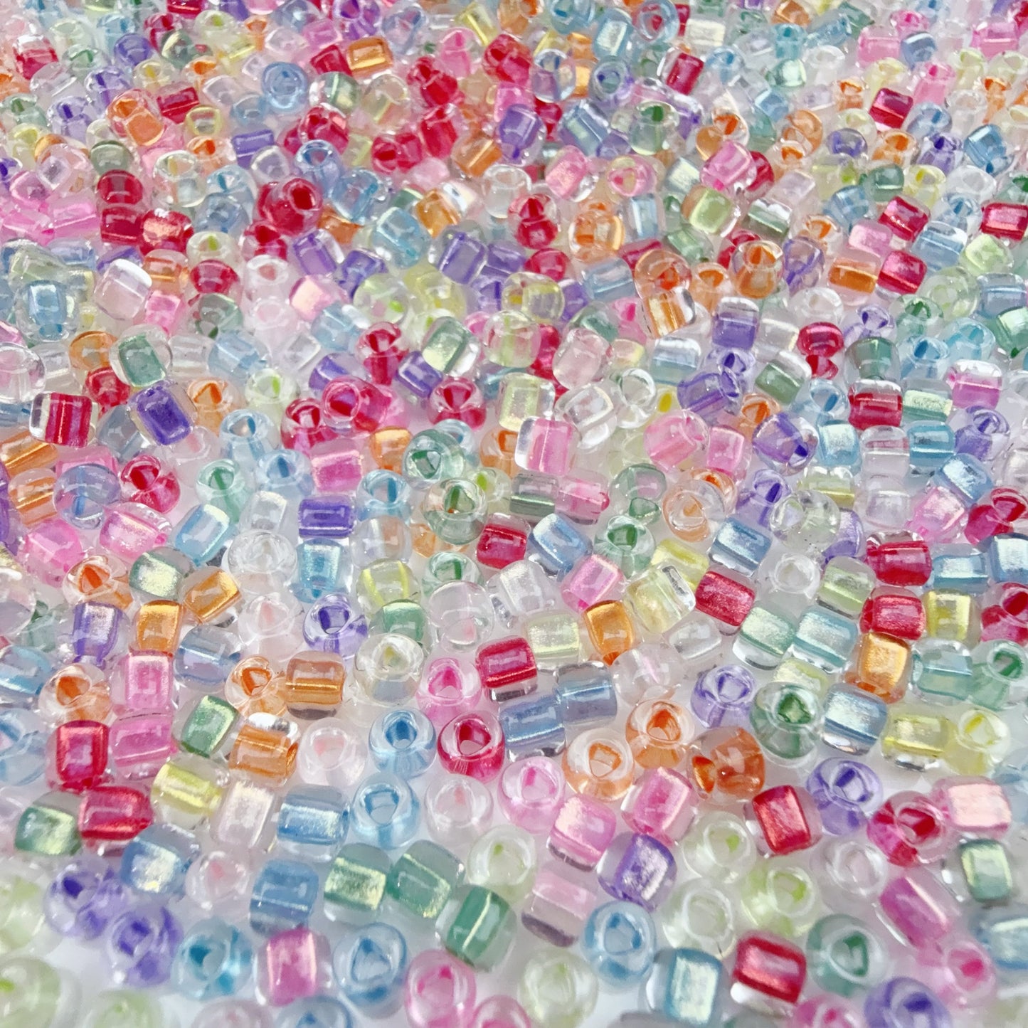 P00 芯が三角であるシードビーズ(0627)