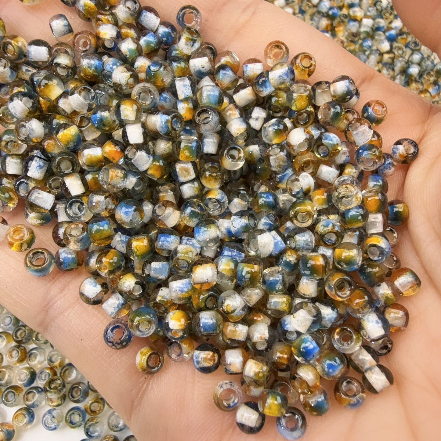 0 0今日新色 カラー芯染めピカソ シードビーズ混ぜ(1108)