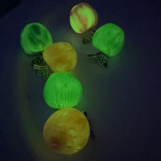 0 0今日新作 リンゴ UVメッキ 夜光効果(0202)