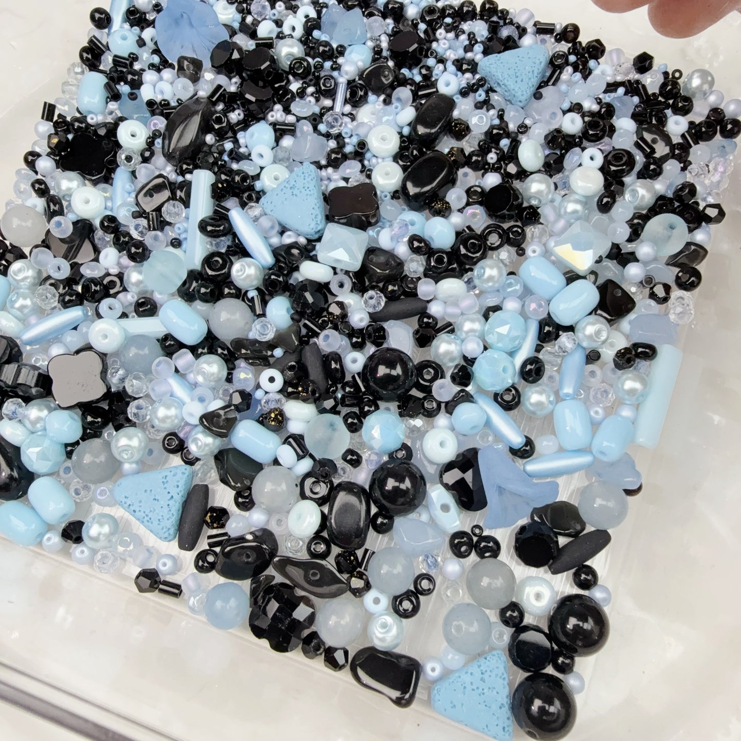 0 0今日新作 ミント黒 シードビーズ混ぜ(0309)