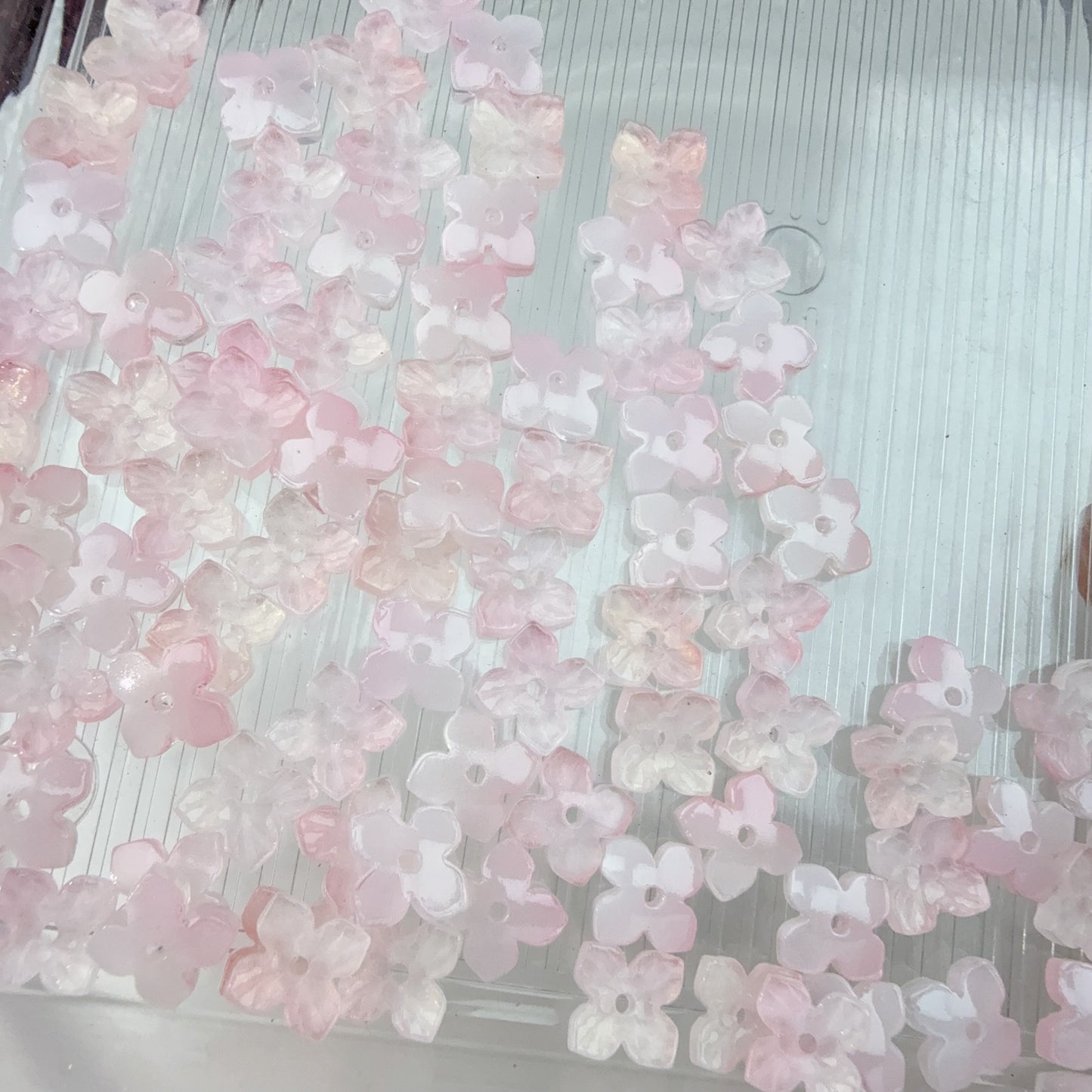 0 0今日新作 ガラスビーズ-4片花8ミリ(0305)