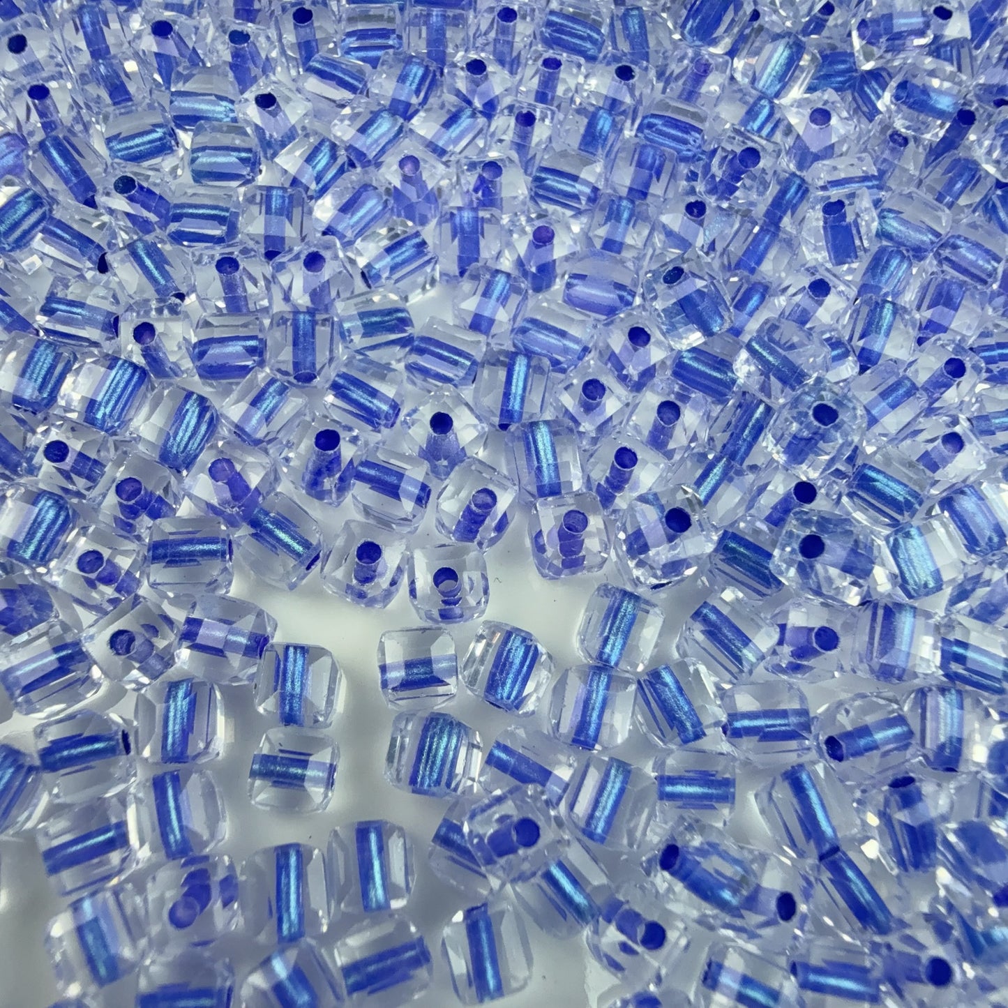 0 0今日新作 芯染めガラスキューブ 5ミリ(0812)