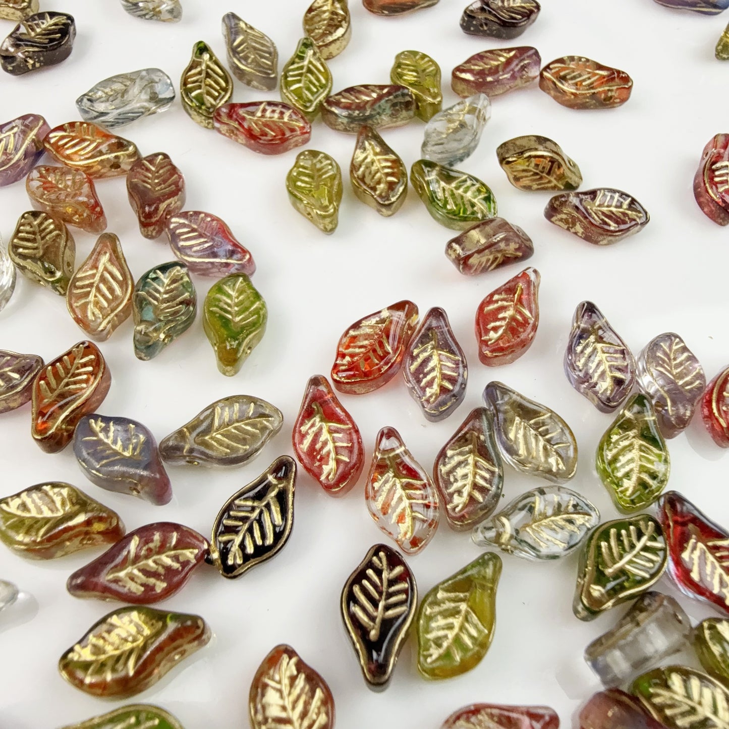 0 0今日新作 チェコビーズー葉っぱ(0102)