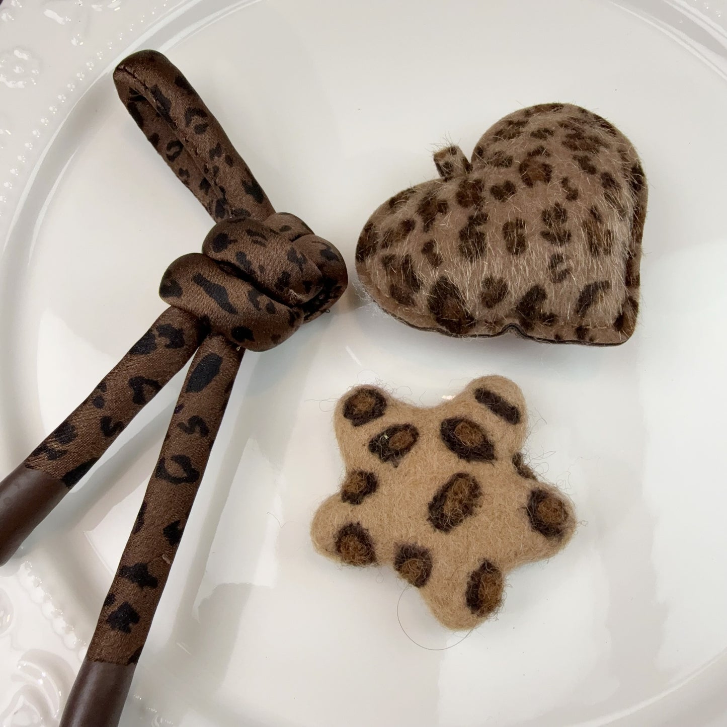 0 0今日新作 豹柄世界 アクリル混ぜ(1117)