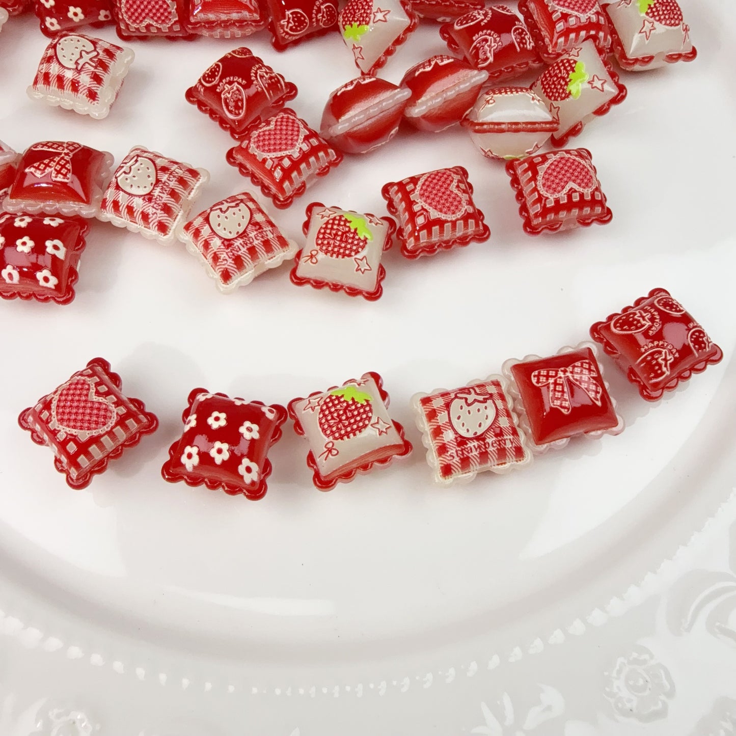 0 0今日新作 苺クッション(0127)