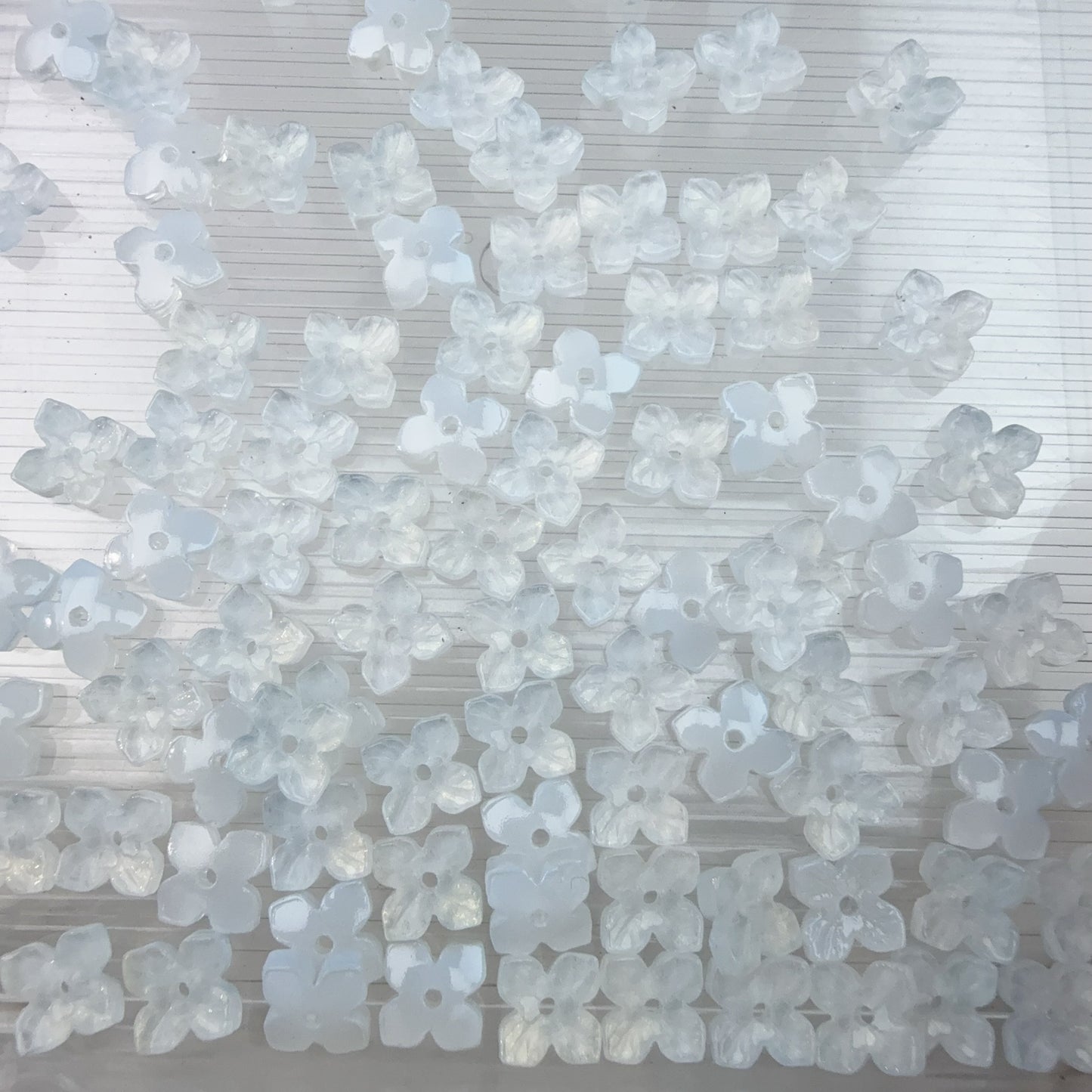 0 0今日新作 ガラスビーズ-4片花8ミリ(0305)