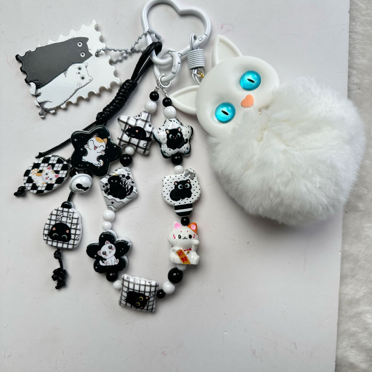 0 0今日新作 黒白猫 アクリル混ぜ(0909)