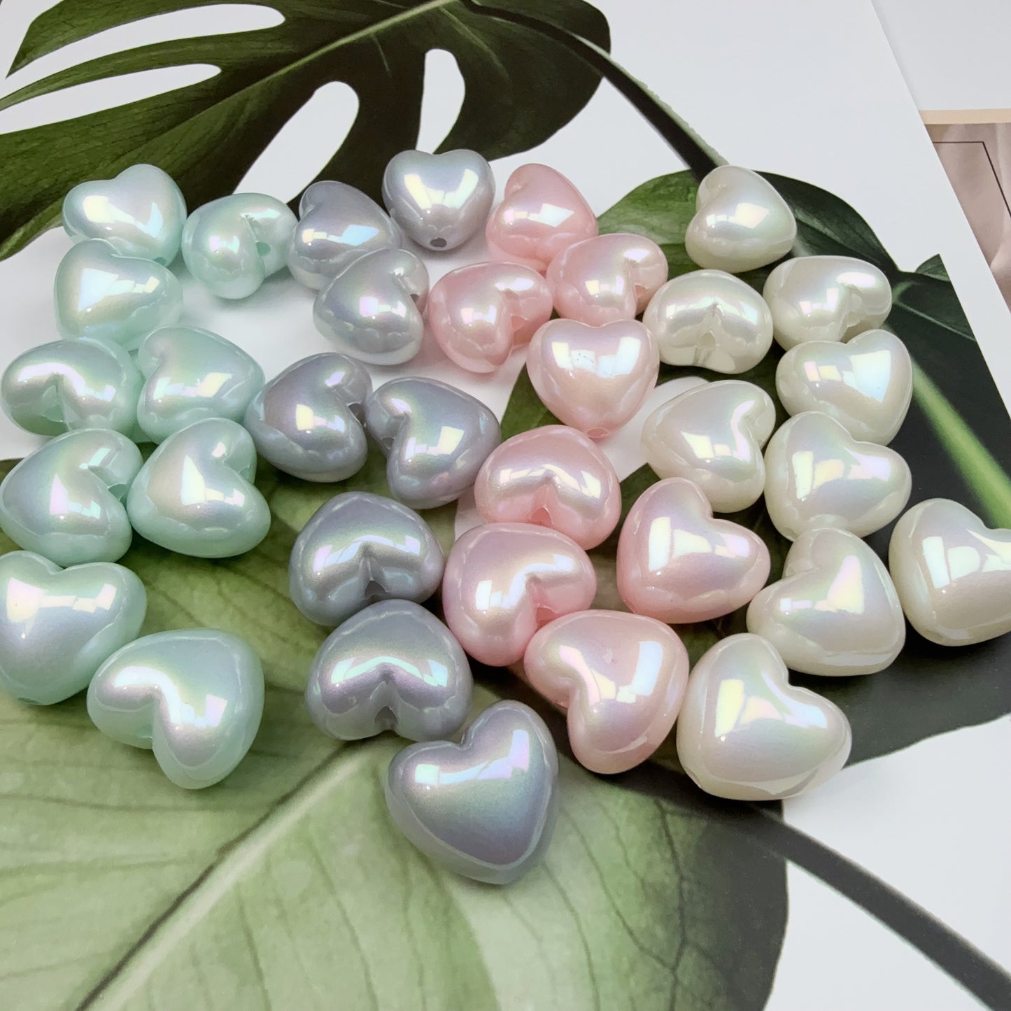 0 0今日新色 ぷっくりハート&リボン  20ミリぐらい（0523）