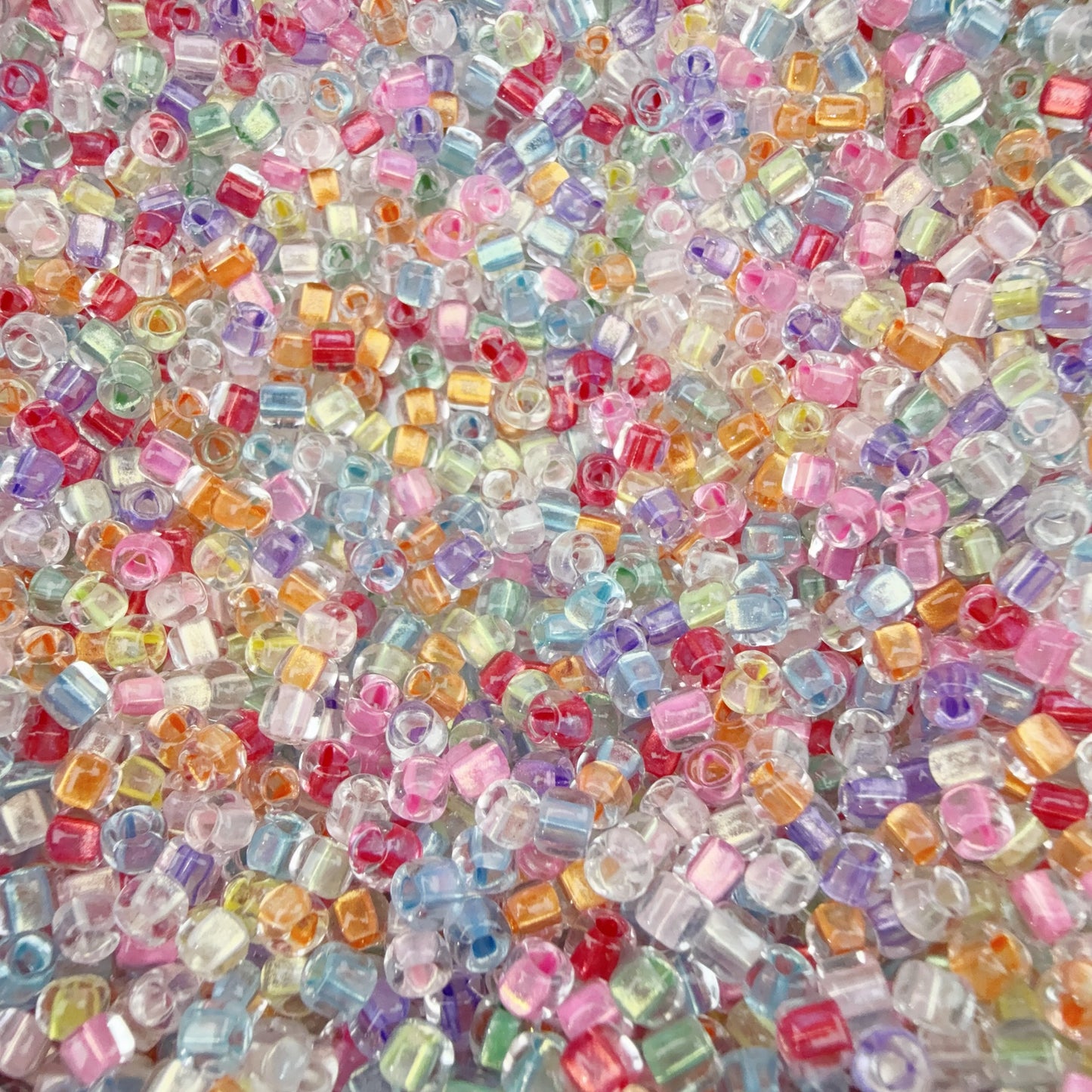 P00 芯が三角であるシードビーズ(0627)