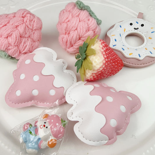 0 0今日新作 苺パーティー 大きなパーツは容量以外 アクリル混ぜ(1224)