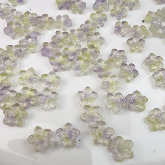 0 0今日新作 クリアガラスビーズ−5弁花(0117)