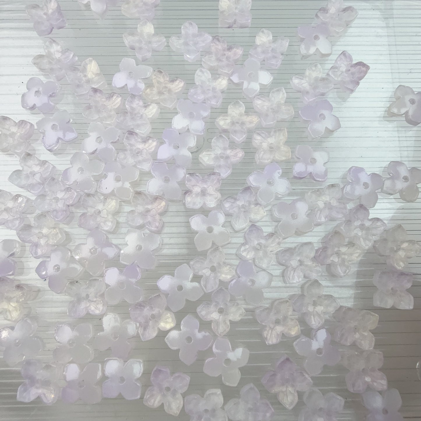 0 0今日新作 ガラスビーズ-4片花8ミリ(0305)