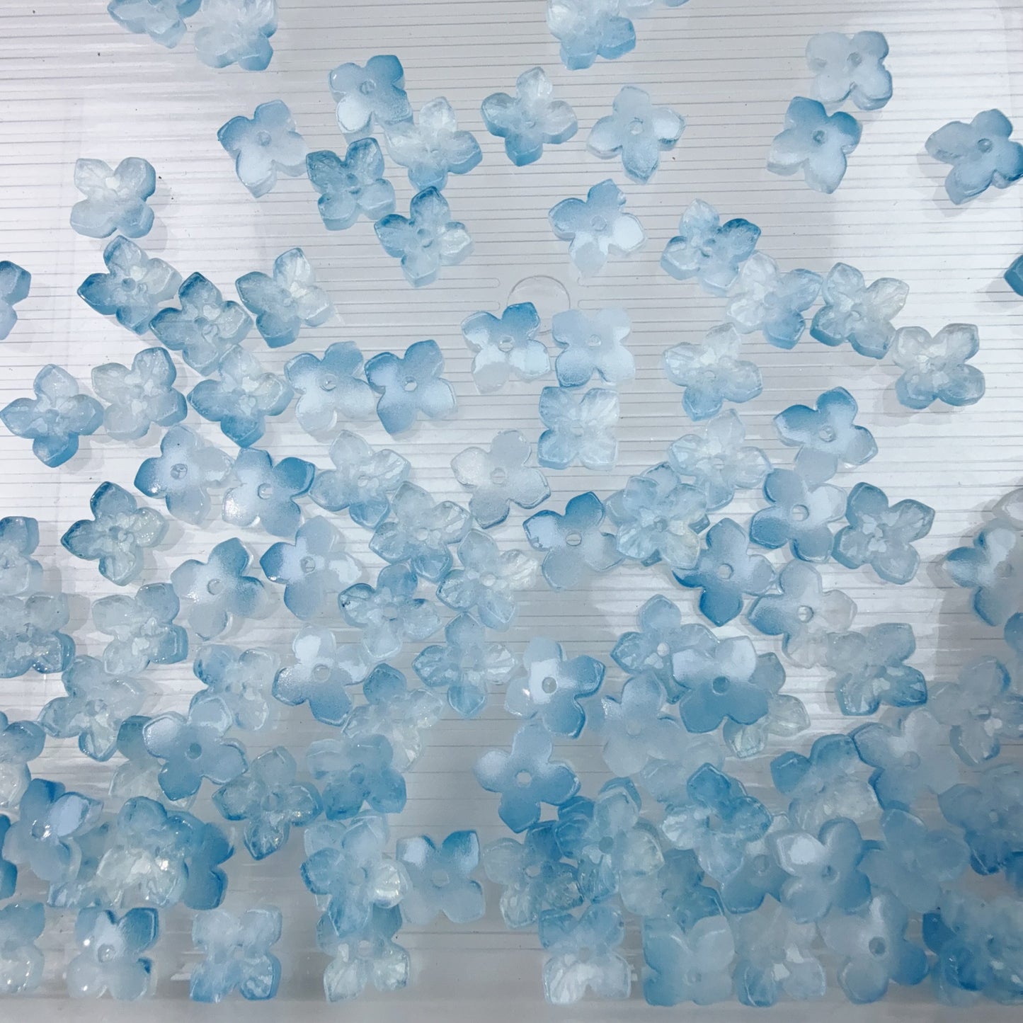 0 0今日新作 ガラスビーズ-4片花8ミリ(0305)