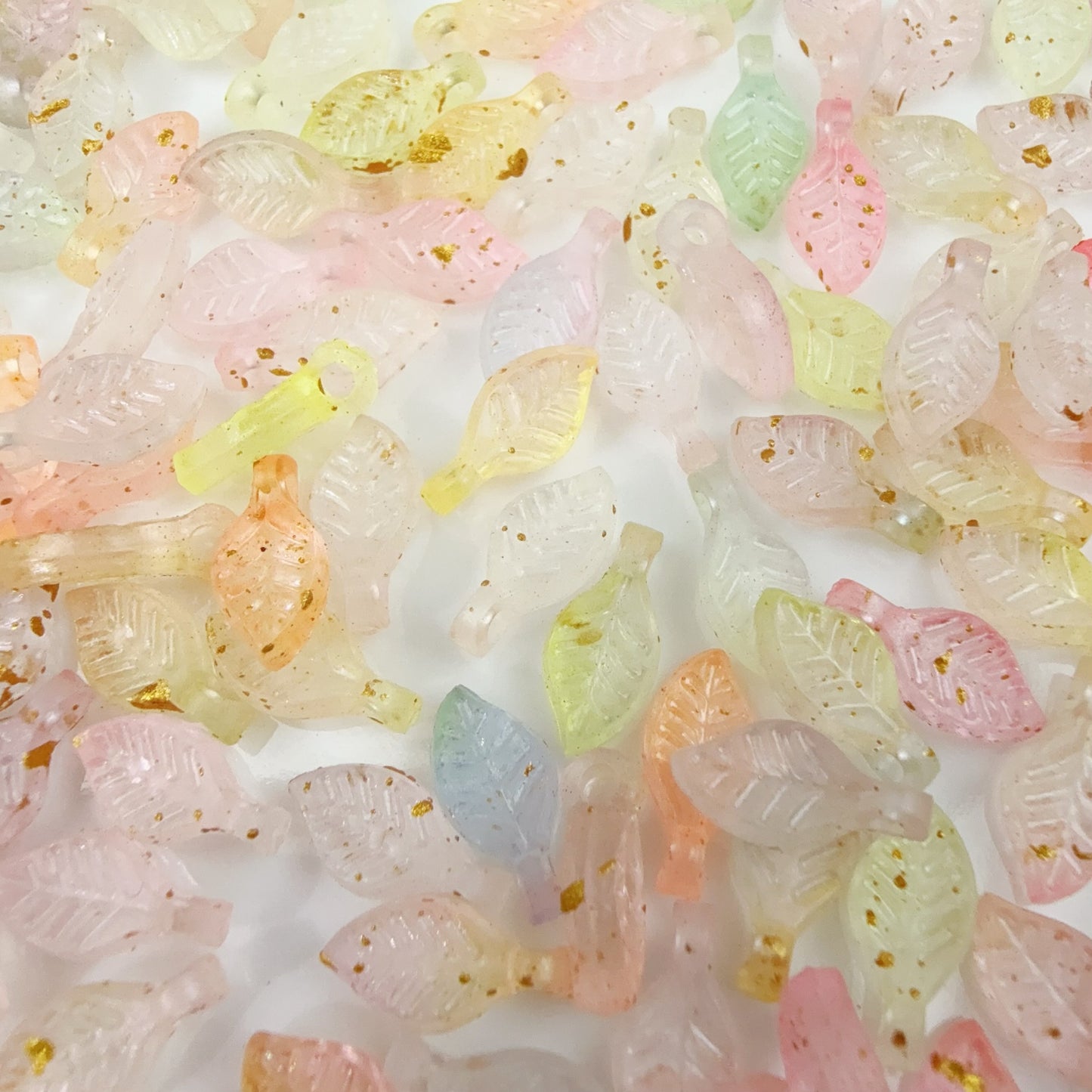 0 0今日新作 アクリル葉っぱ(0108)