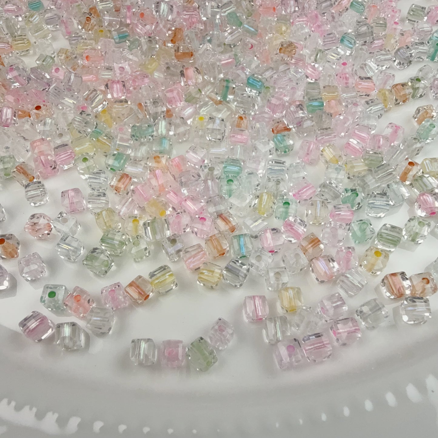 0 0今日新作 芯染めガラスキューブ 5ミリ(0812)