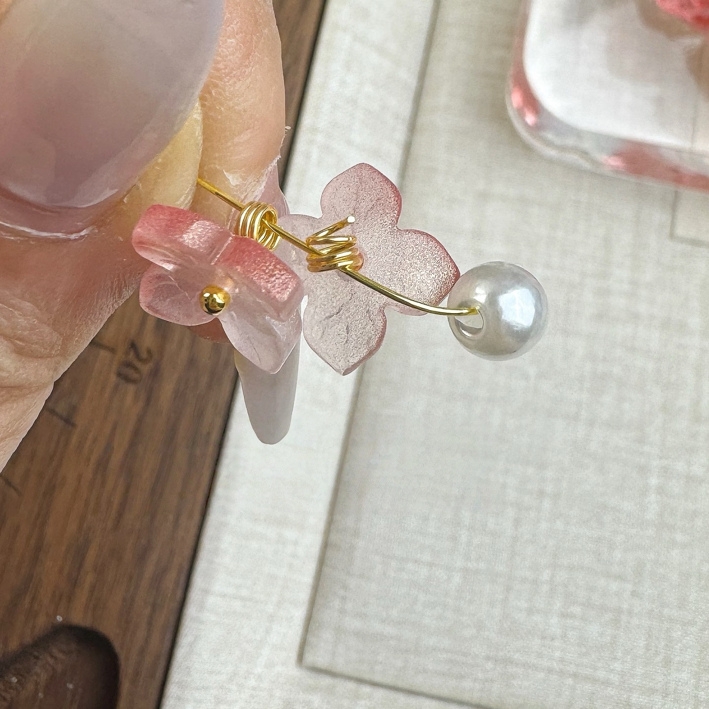 0 0今日新作 ガラスビーズ-4片花14ミリ(0108)