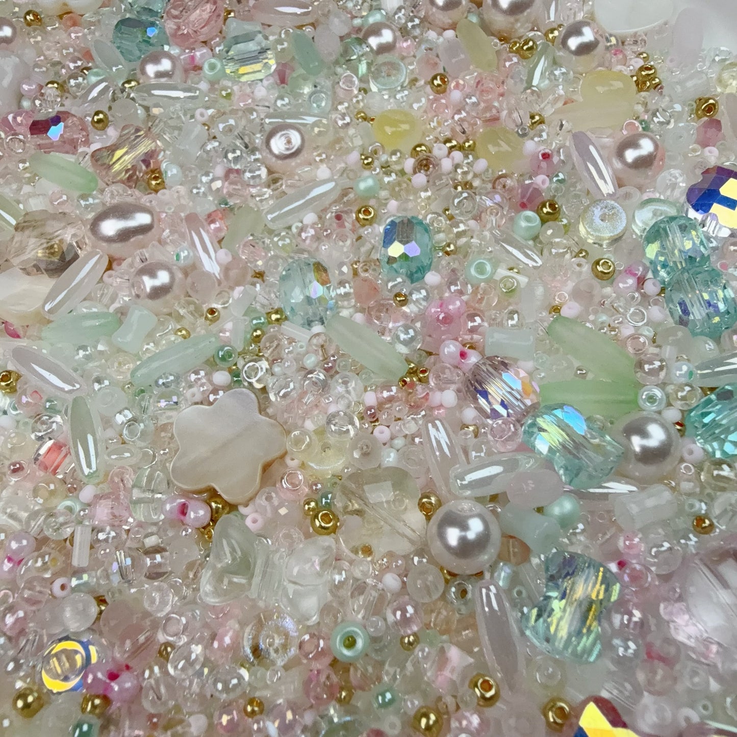 0 0今日新作 夢幻ピンク水色 シードビーズ混ぜ (0905)