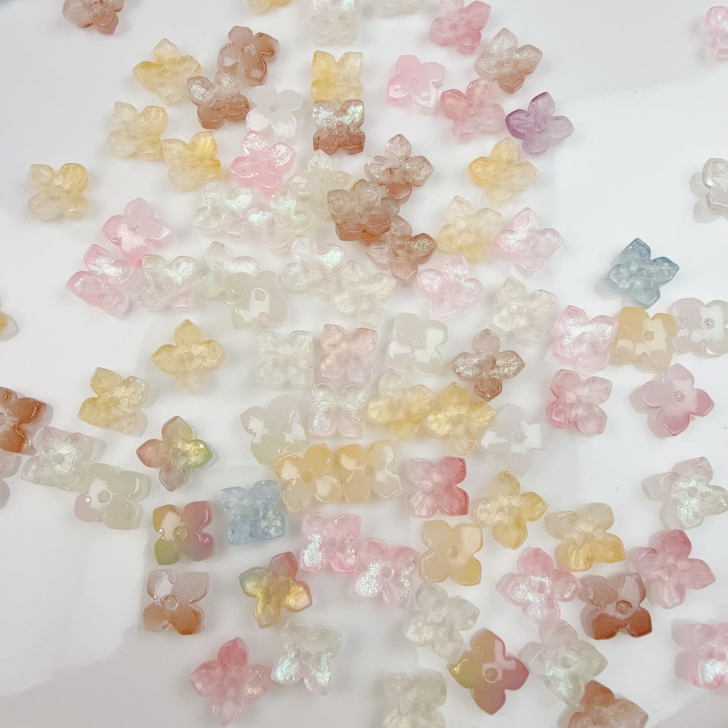 0 0今日新作 ガラスビーズ-4片花8ミリ(0305)