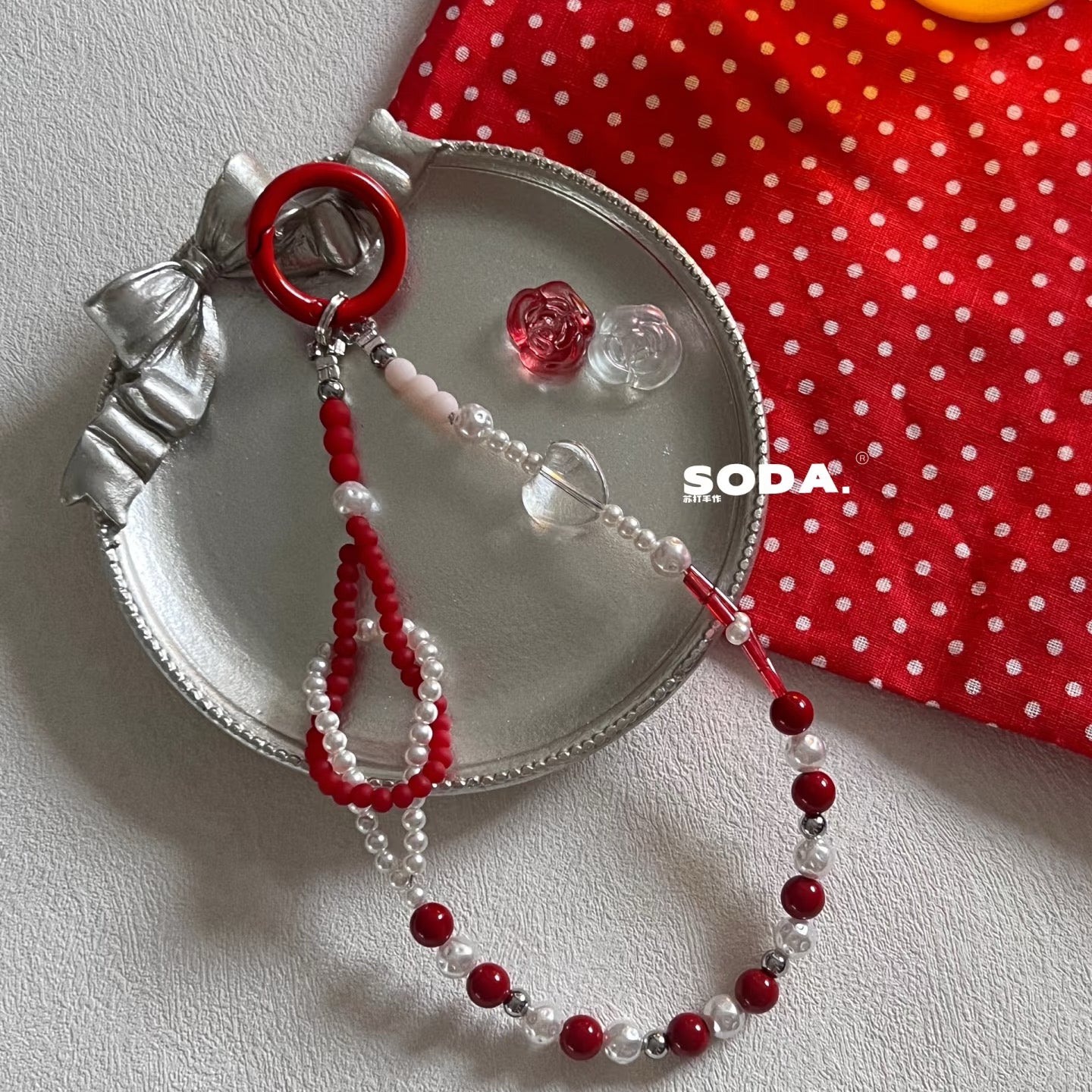 0 0今日新色 黒＆赤ラウンドビーズ アクリル混ぜ(0921)