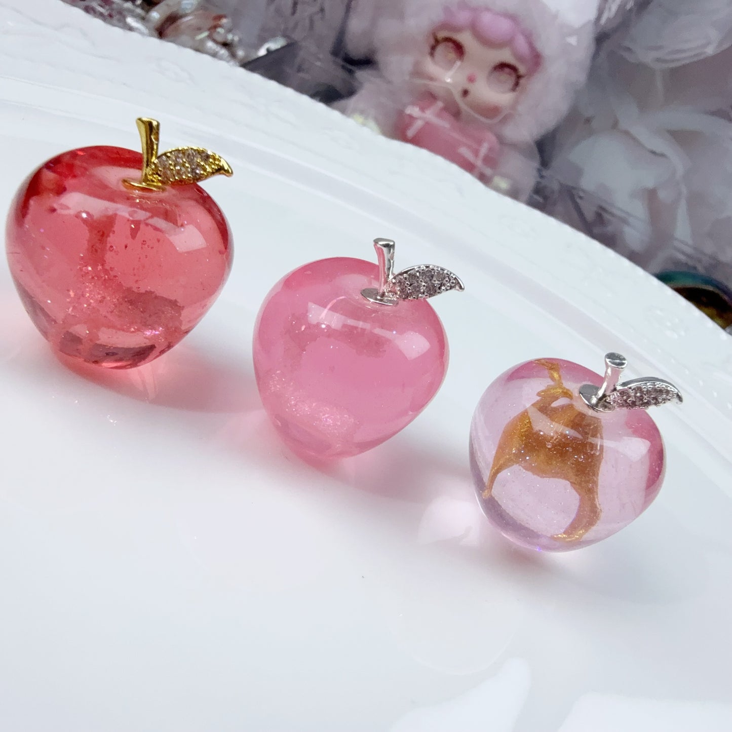 0 0今日新作 樹脂リンゴ 小鹿が入り(0521)