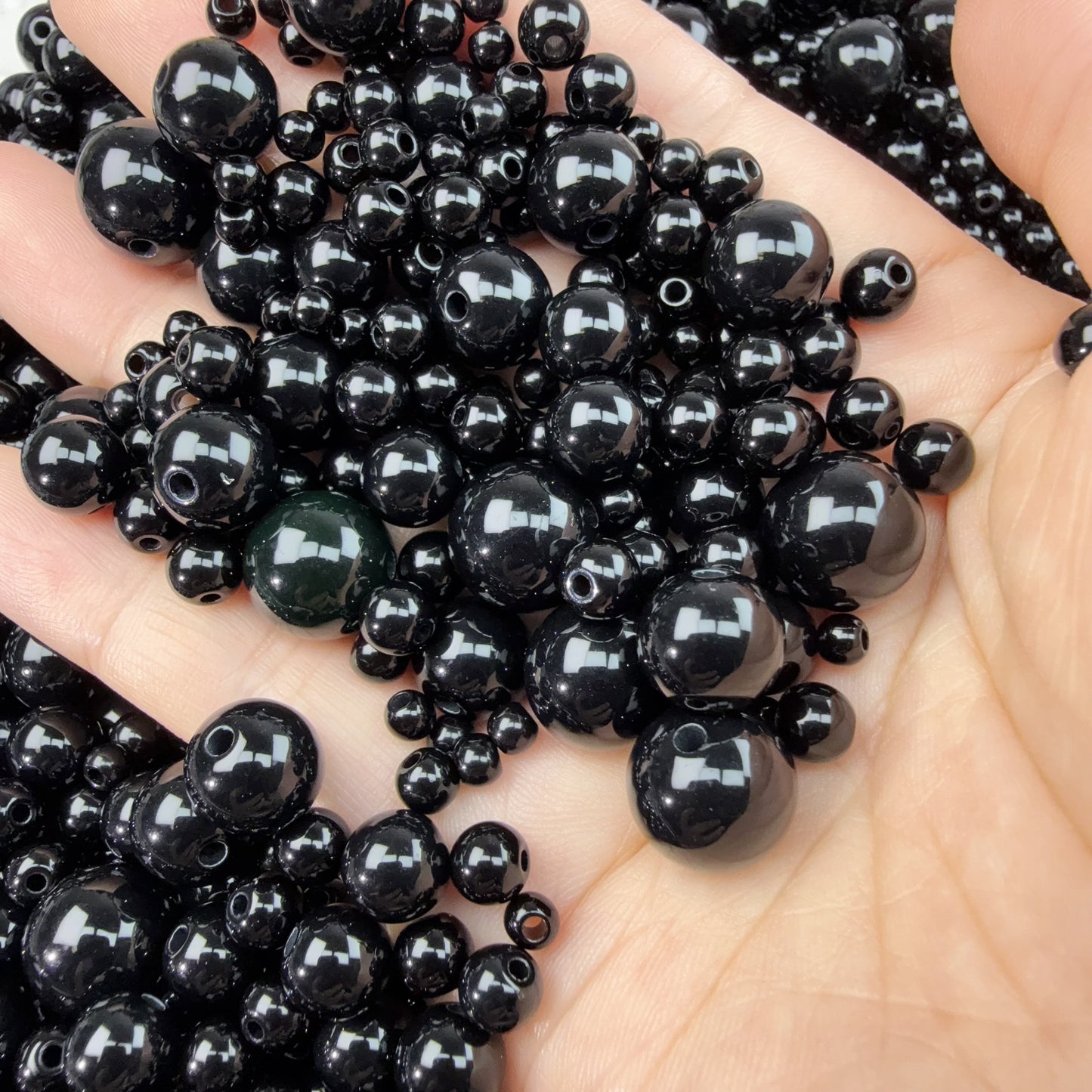 0 0今日新色 黒＆赤ラウンドビーズ アクリル混ぜ(0921)