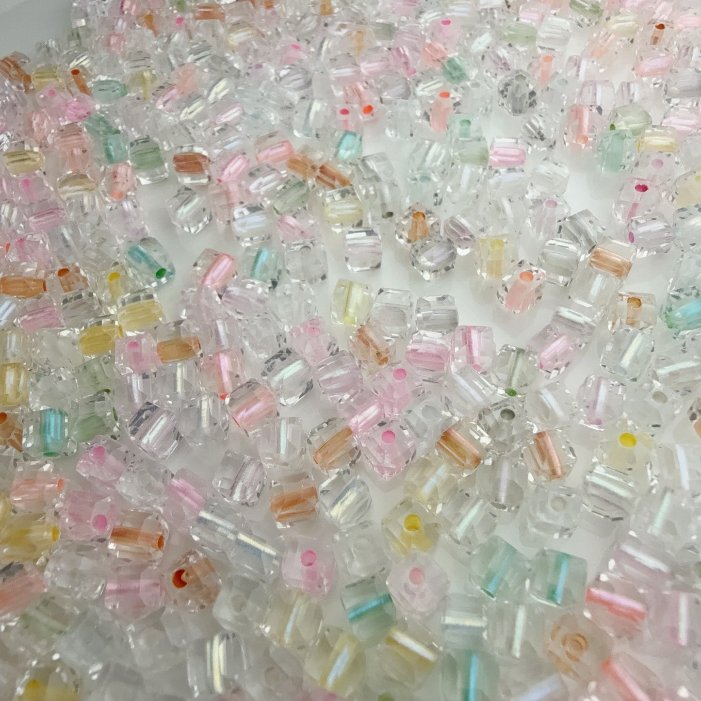 0 0今日新作 芯染めガラスキューブ 5ミリ(0812)