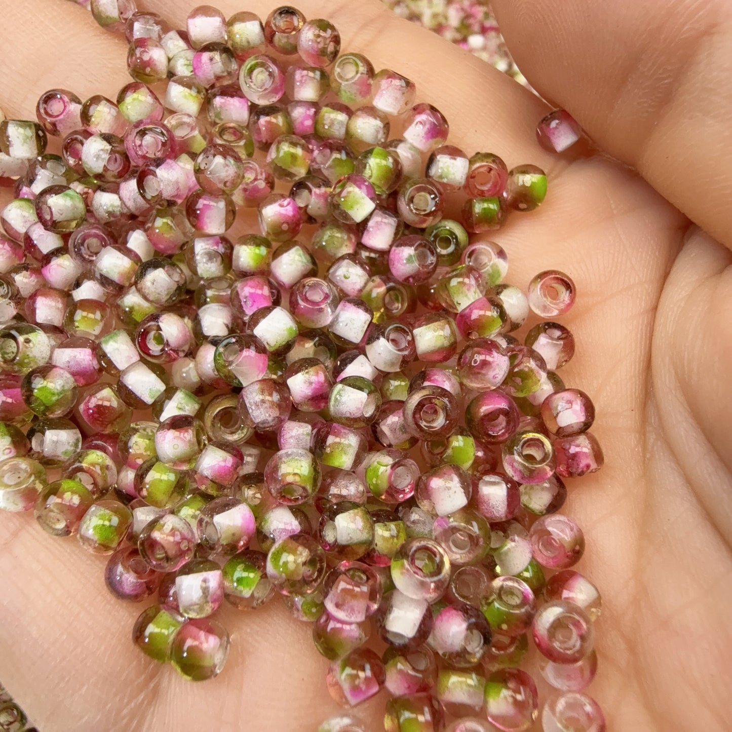 0 0今日新色 カラー芯染めピカソ シードビーズ混ぜ(1108)