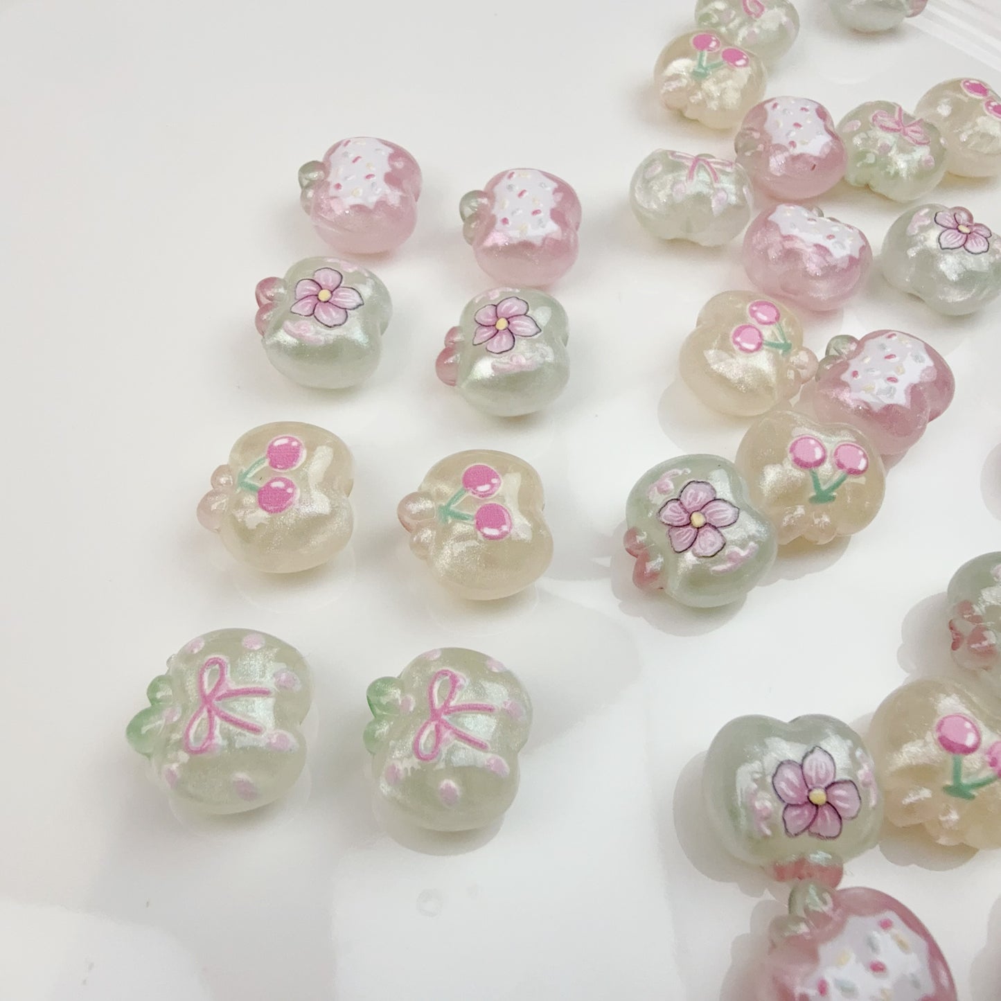 0 0今日新作 リンゴパーツ 夜光効果あり(0511)