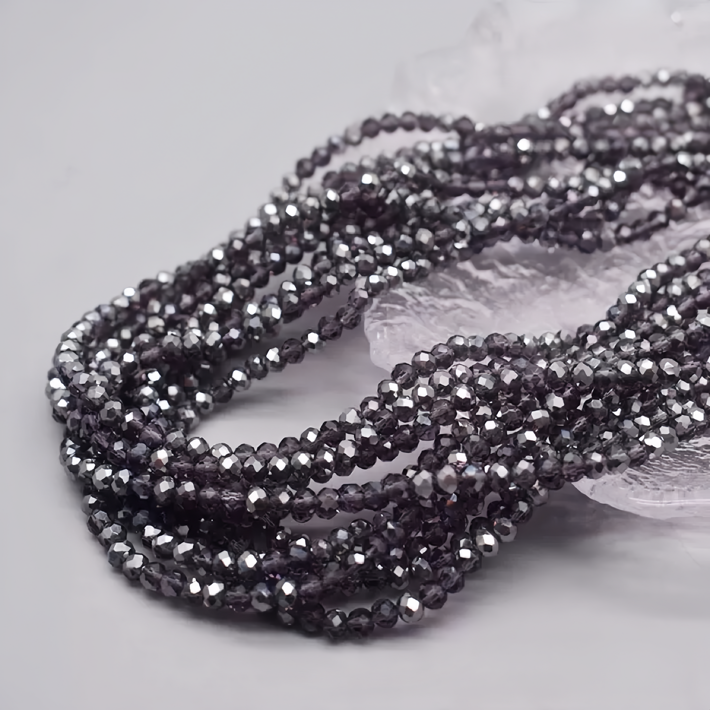 0 0今日新作 メッキ半銀ボタンカット−4ミリ ガラス(0214)