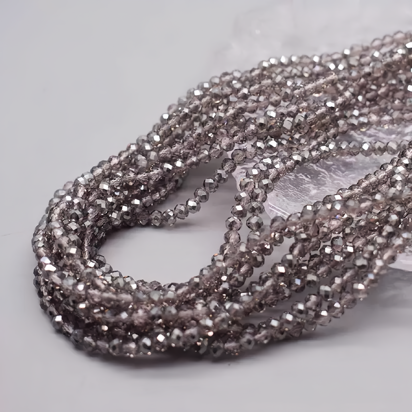 0 0今日新作 メッキ半銀ボタンカット−4ミリ ガラス(0214)