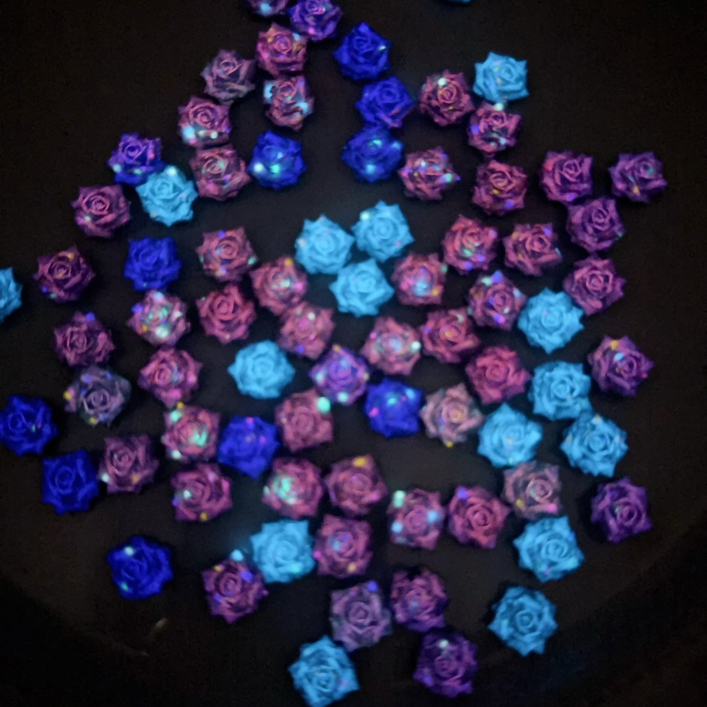 0 0今日新作 柔らかい薔薇-12ミリ 夜光効果(0126)