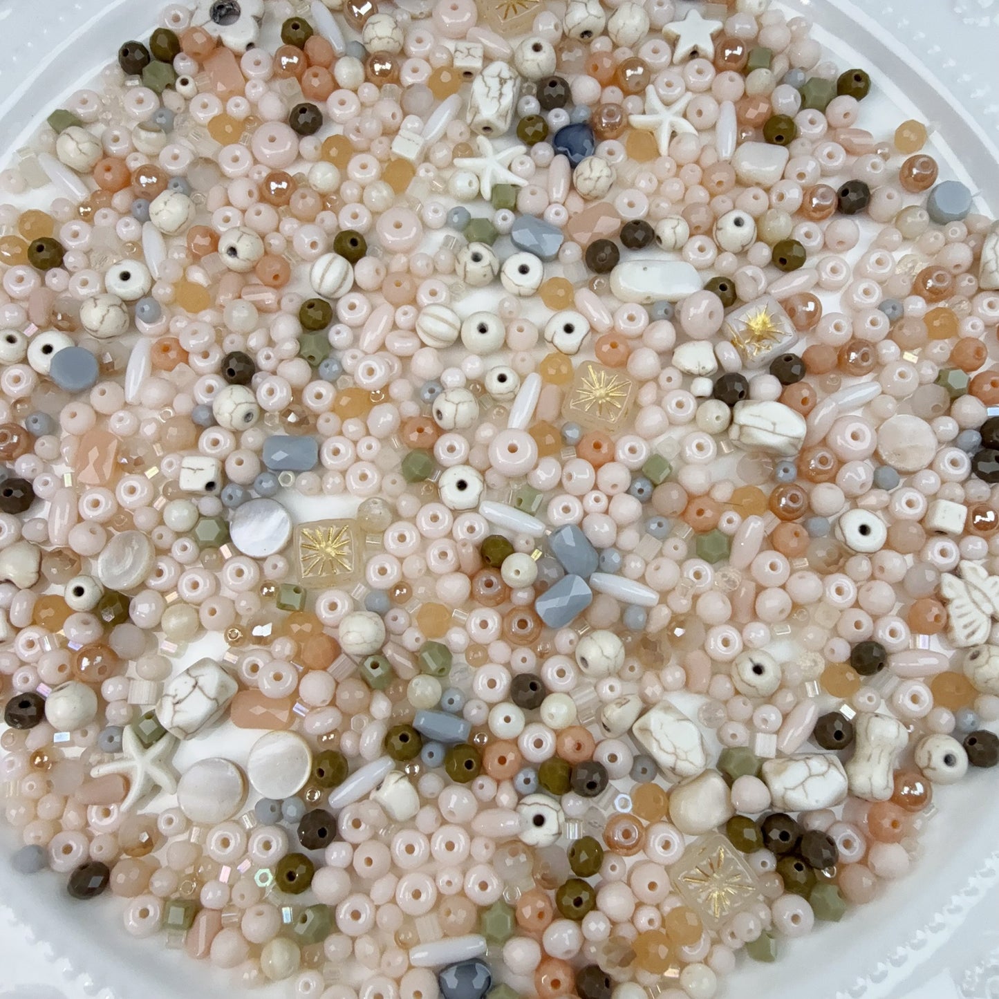 0 0今日新作 ターコイズーベージュ シードビーズ混ぜ(1004)