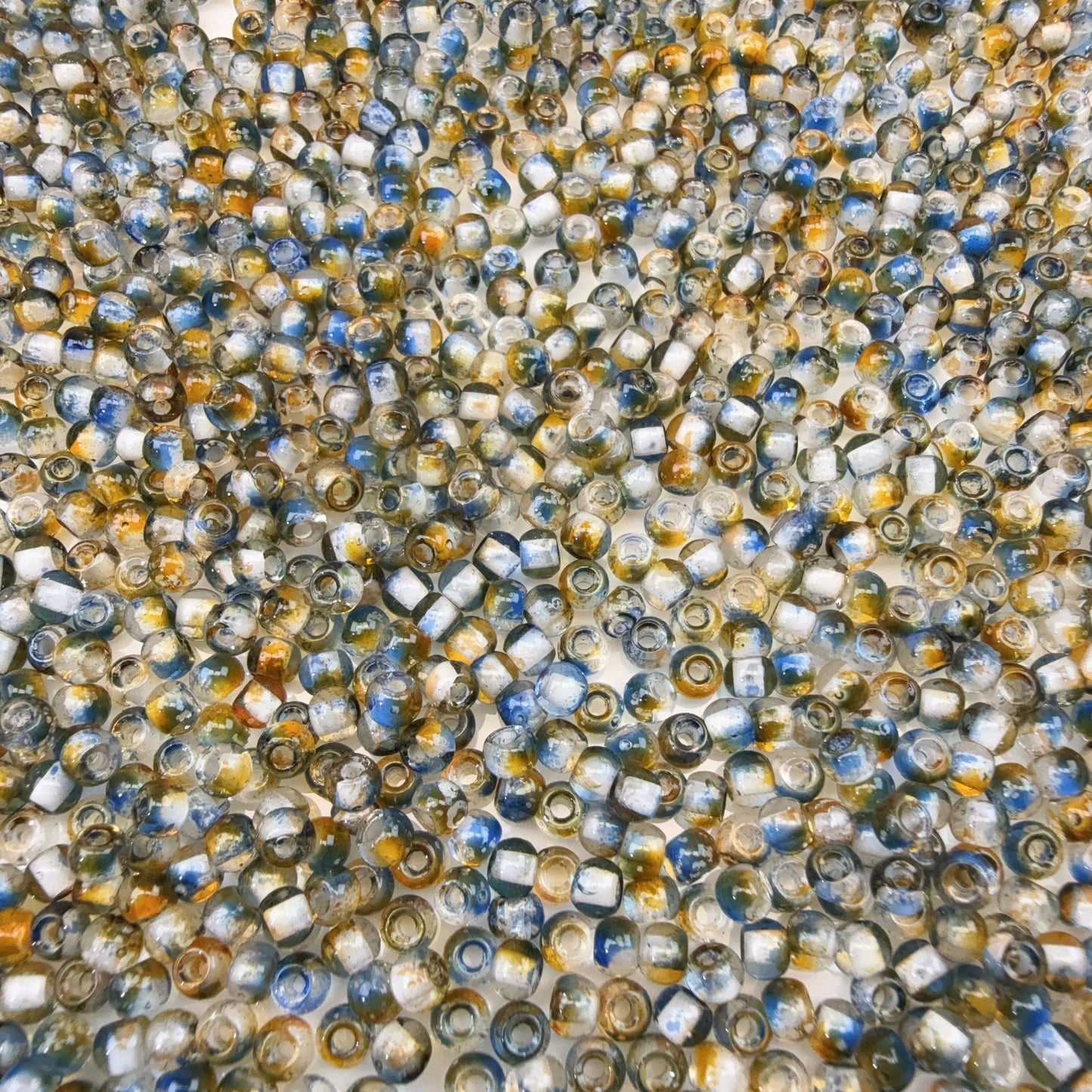 0 0今日新色 カラー芯染めピカソ シードビーズ混ぜ(1108)