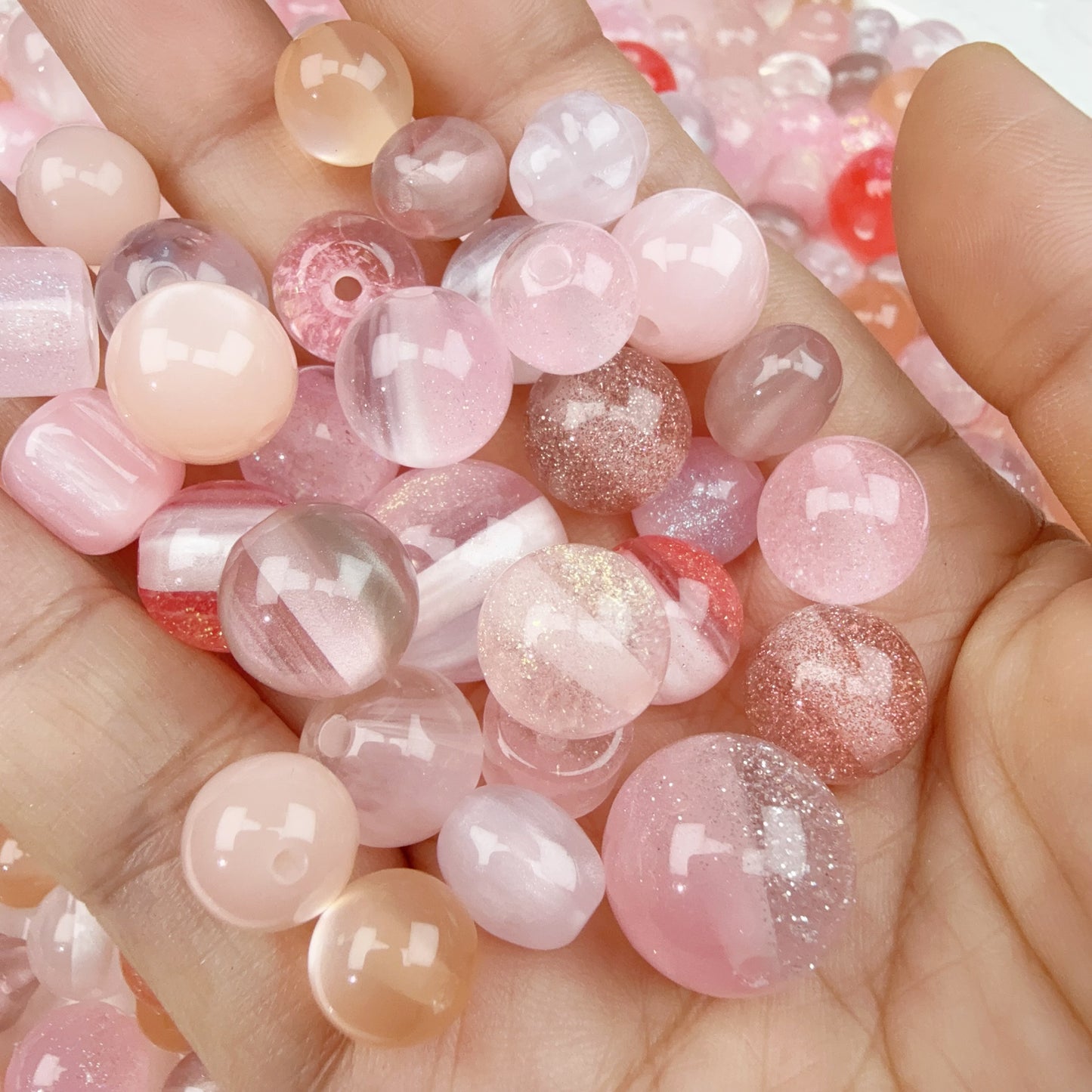 0 0今日新作 ピンク樹脂ビーズ混ぜ 樹脂(0124)