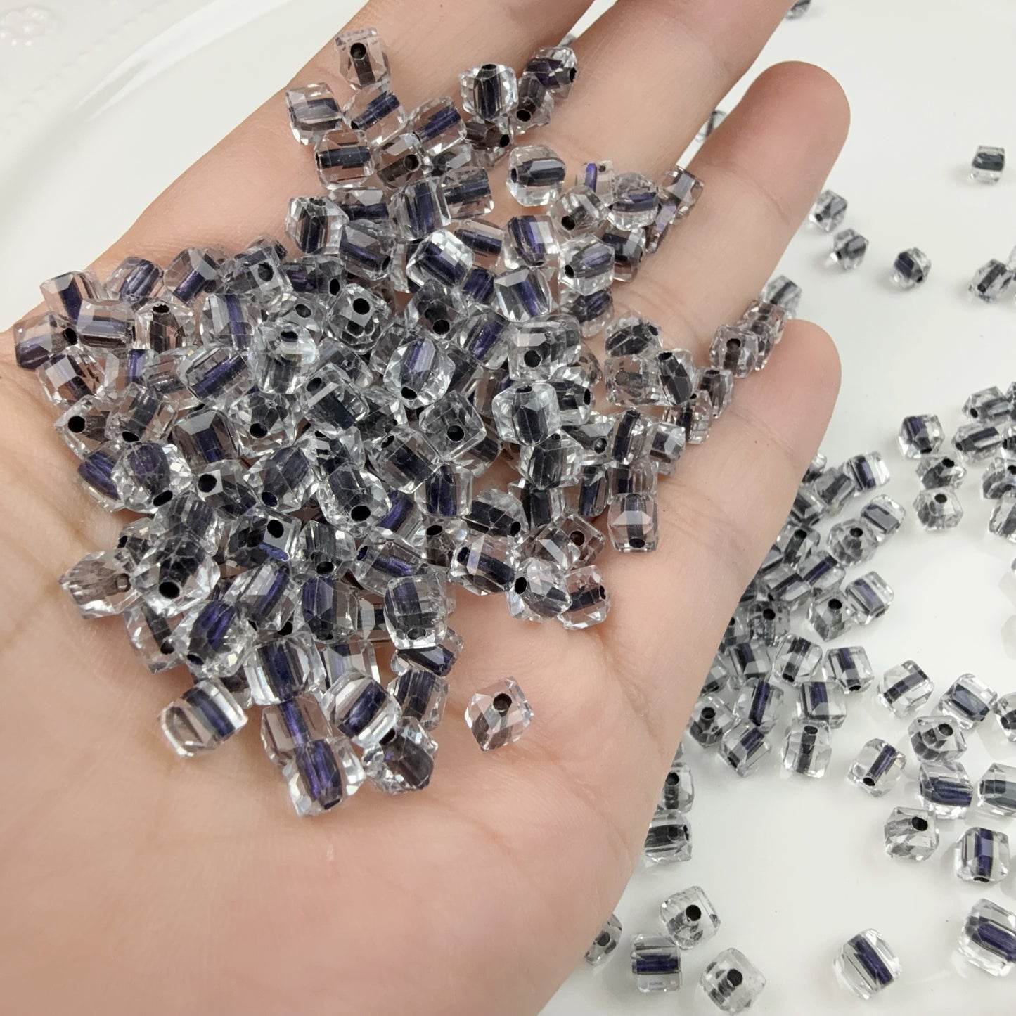 0 0今日新作 芯染めガラスキューブ 5ミリ(0812)