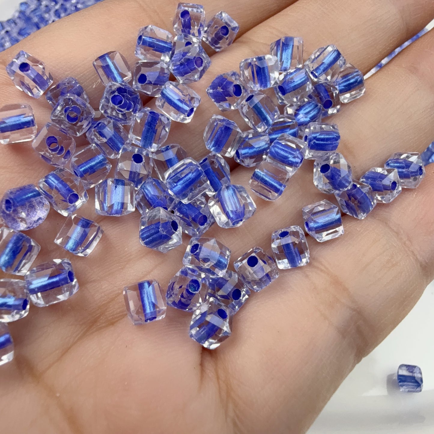 0 0今日新作 芯染めガラスキューブ 5ミリ(0812)